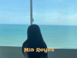 Mia_Reyes