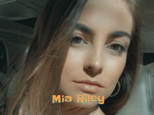 Mia_Riley