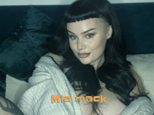 Mia_mack