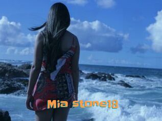 Mia_stone18